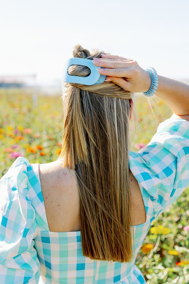 Clear Skies Flat Round Clip