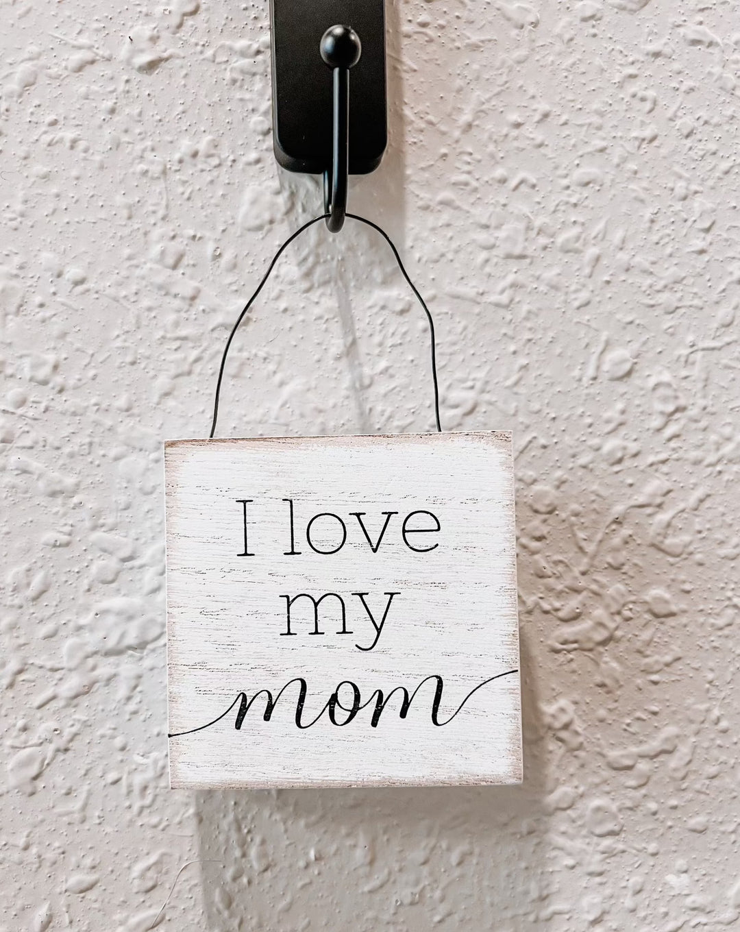 "I Love My Mom" Hanging Tile